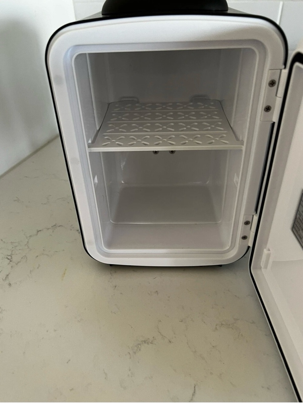 WDEMNA AAD-4LA ThermoElectric Mini Refrigerator and Warmer 4Liter Black USA - Picture 6 of 11